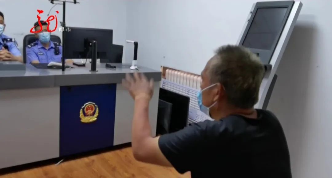 DƬ